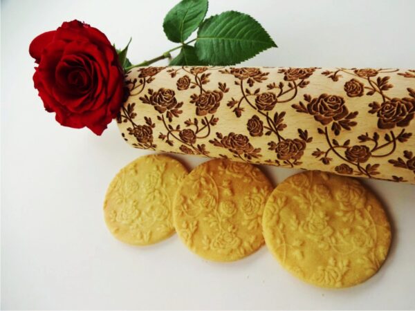 ROSES WREATH embossing rolling pin